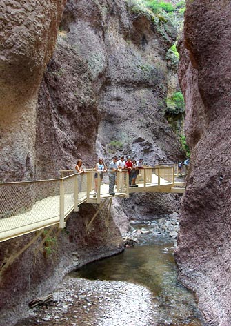 Hiking along the Catwalk